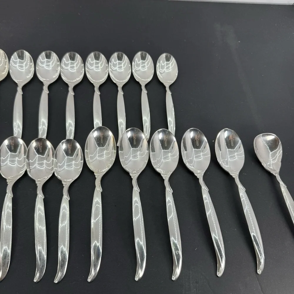 Set of 18 1847 Rogers Bros Spoons Flair Pattern Silverplate Flatware